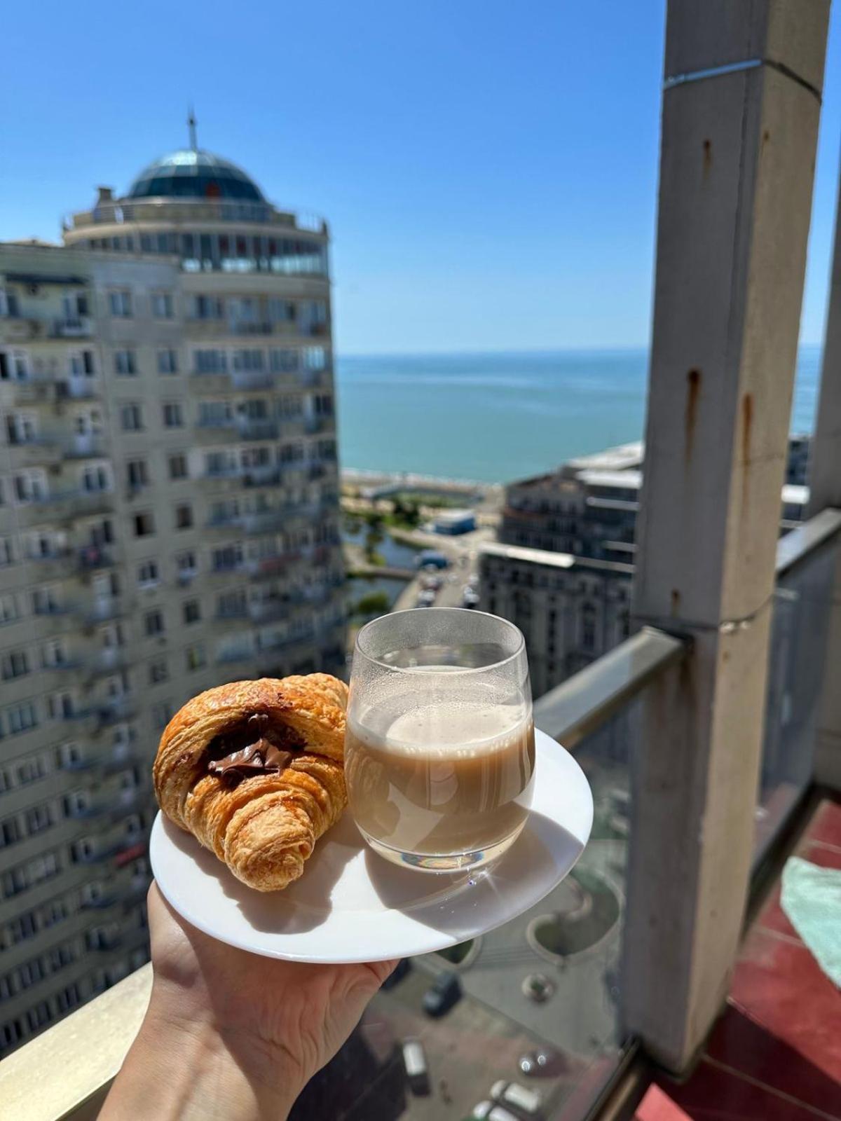 Удобные Апартаменты С Видом На Море Batumi Bagian luar foto